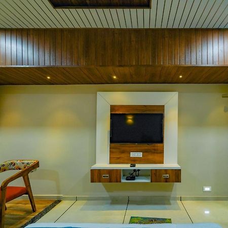 Hotel The Nest Residency Ahmedabad Exterior foto