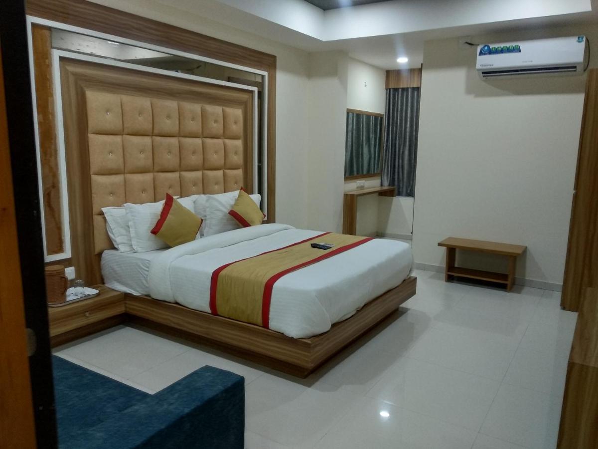 Hotel The Nest Residency Ahmedabad Exterior foto