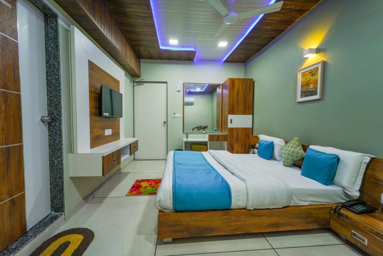 Hotel The Nest Residency Ahmedabad Exterior foto