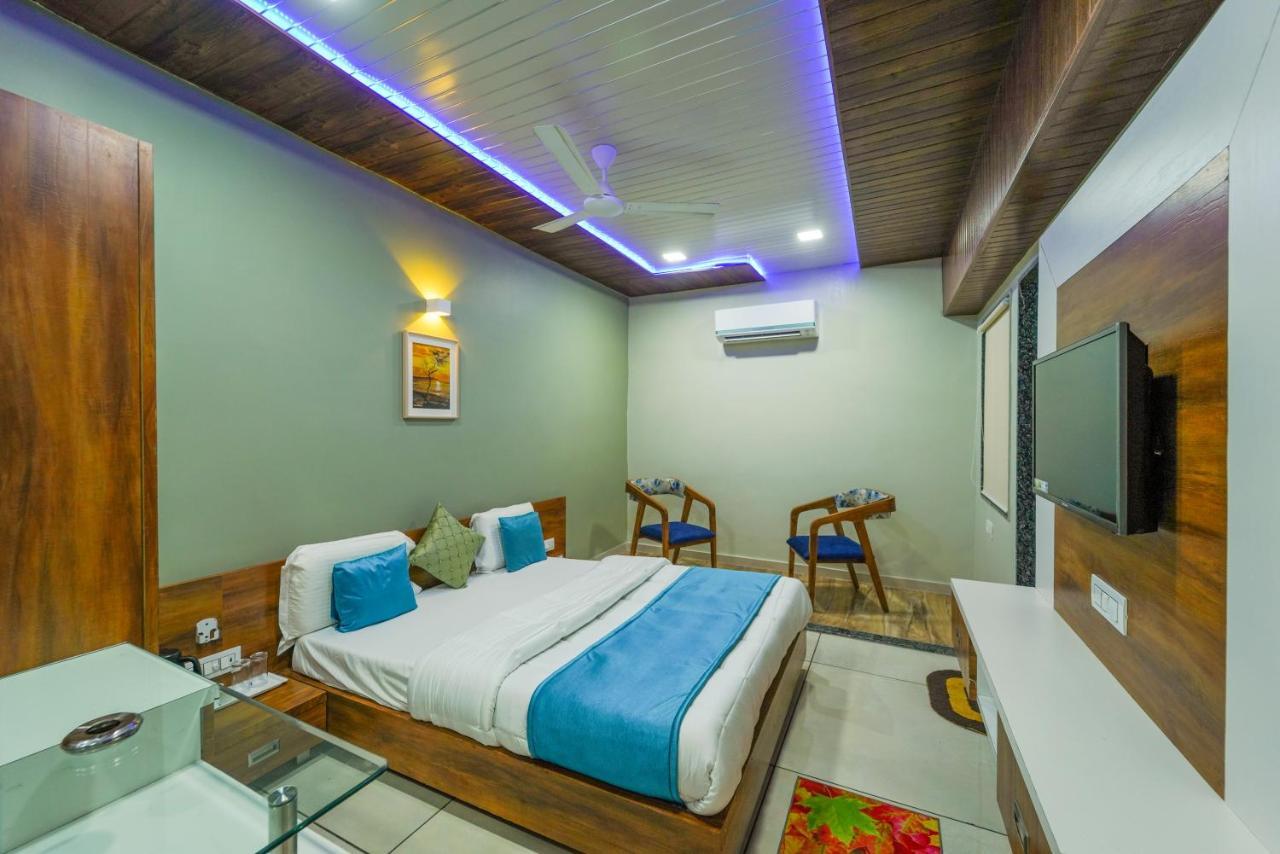 Hotel The Nest Residency Ahmedabad Exterior foto