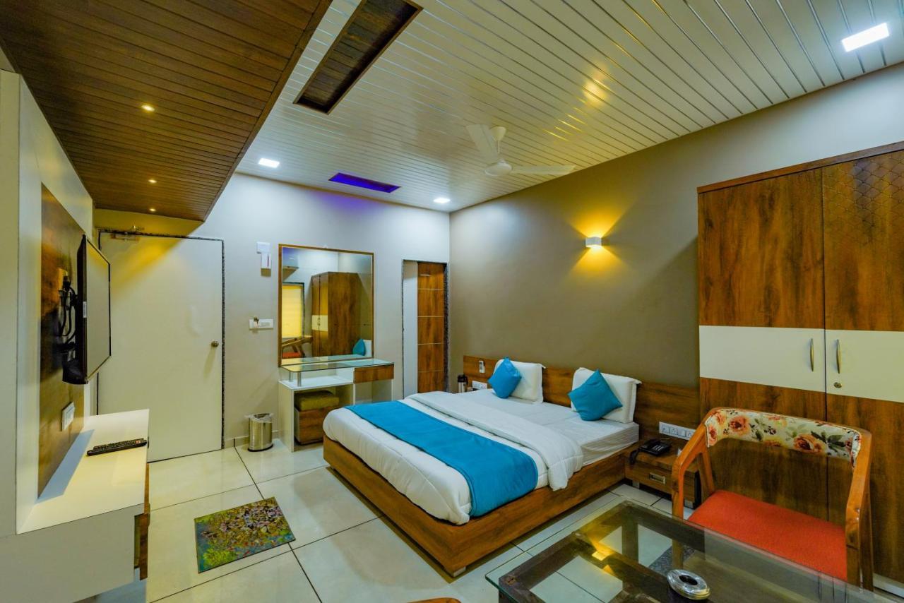 Hotel The Nest Residency Ahmedabad Exterior foto