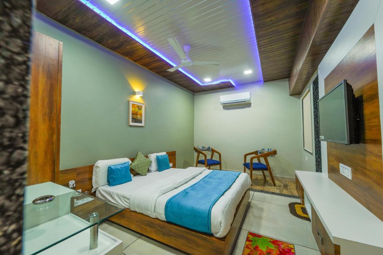 Hotel The Nest Residency Ahmedabad Exterior foto